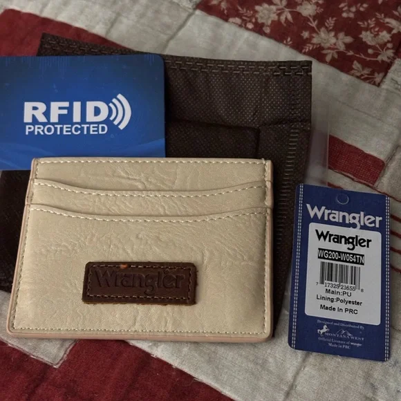 Wrangler Beige Card Holder with Brown Accent - Picture 2 of 4